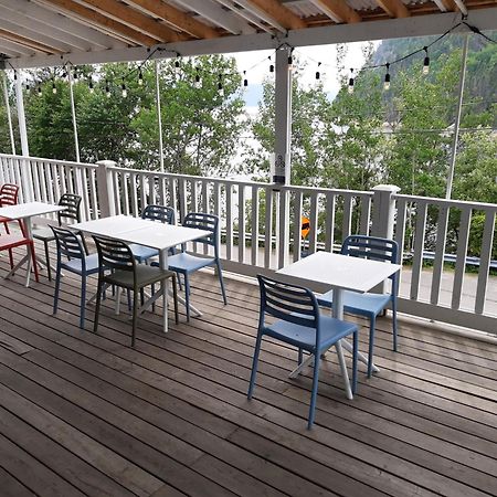 Auberge Aventure Rose Des Vents Sainte-Rose-du-Nord Bagian luar foto
