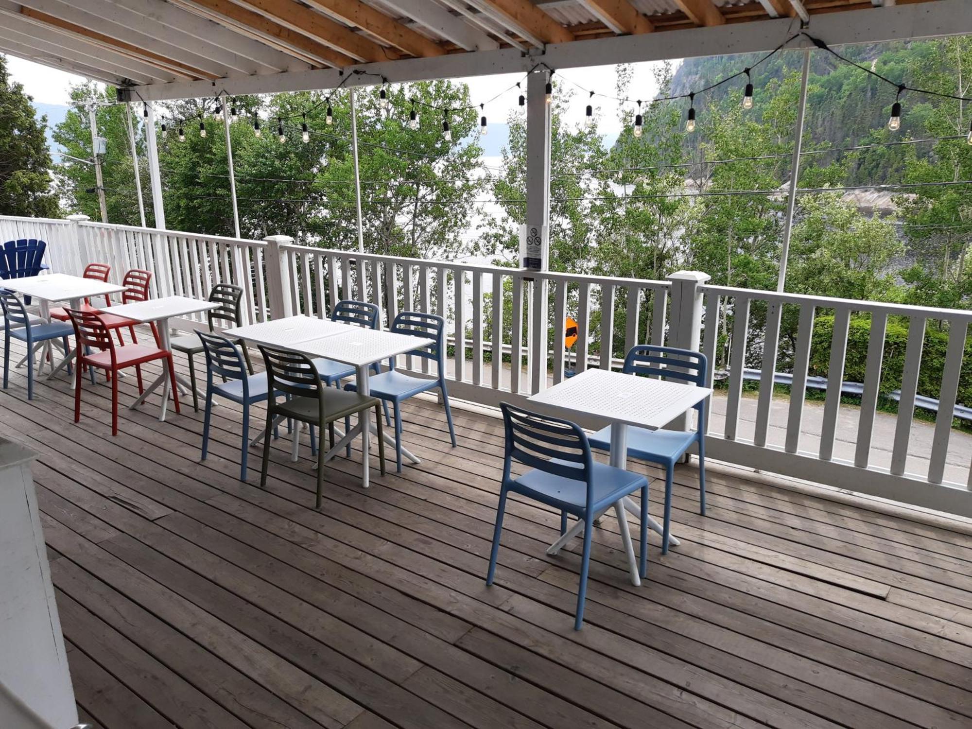 Auberge Aventure Rose Des Vents Sainte-Rose-du-Nord Bagian luar foto