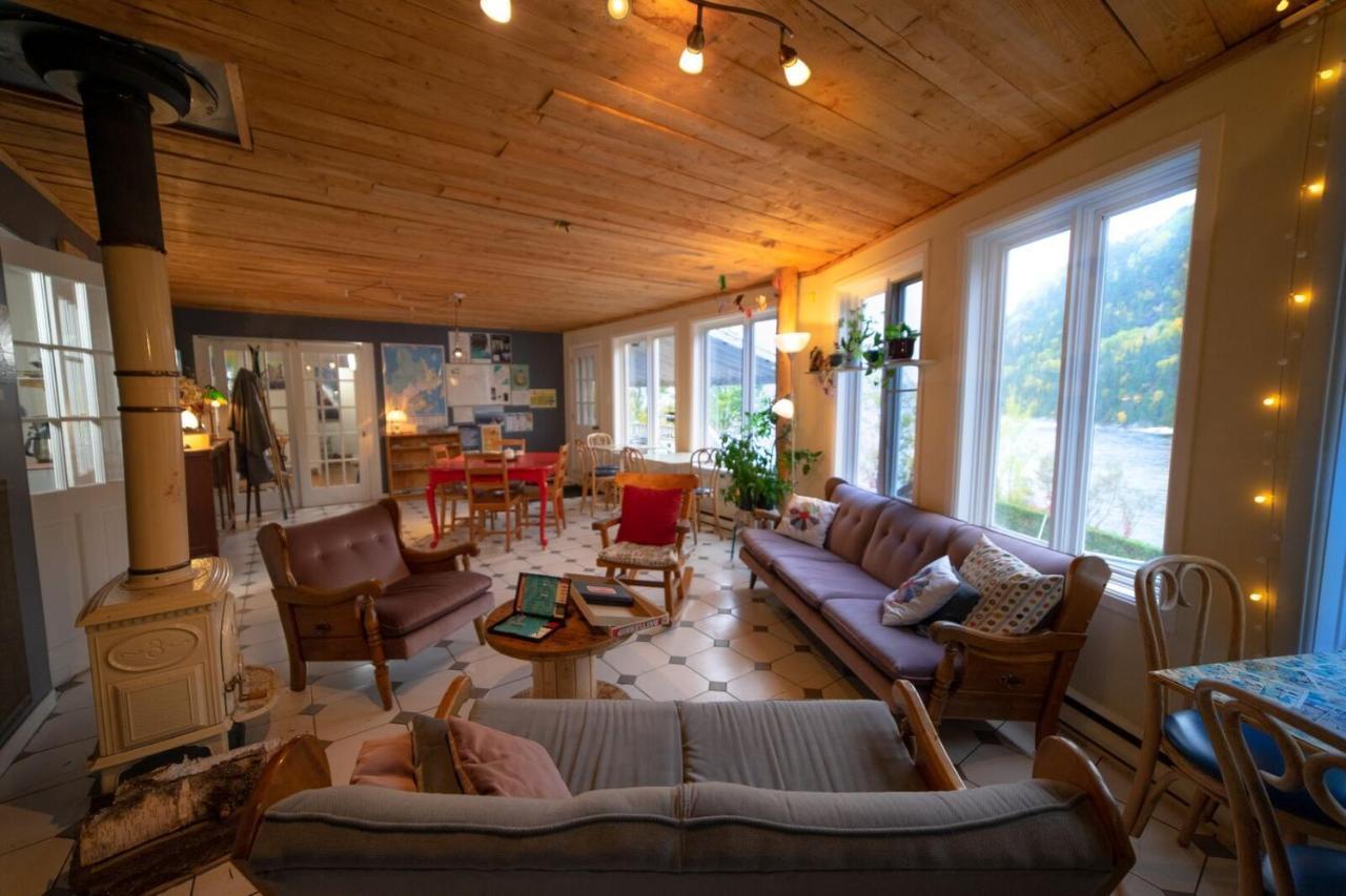 Auberge Aventure Rose Des Vents Sainte-Rose-du-Nord Bagian luar foto